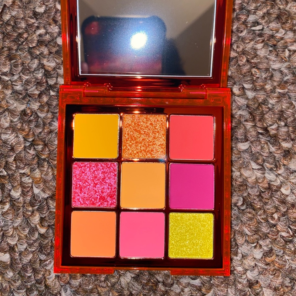 Huda Beauty Neon Orange